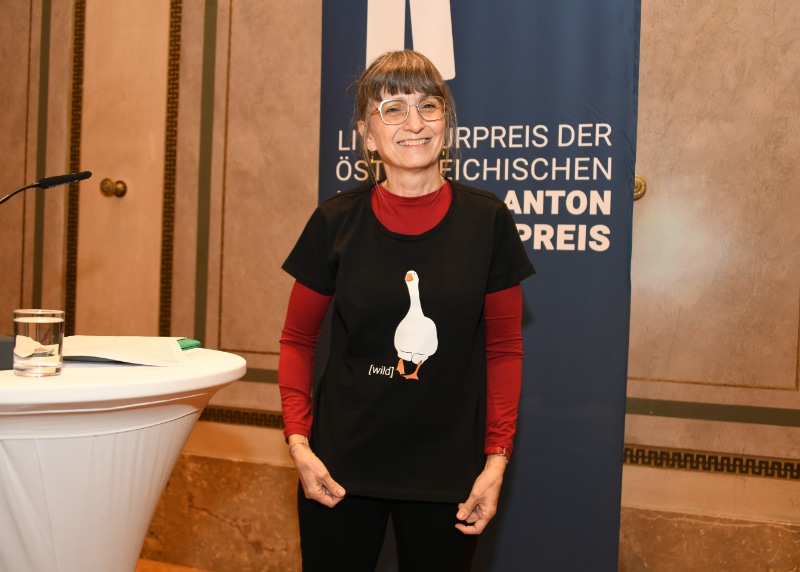 Karin Peschka hat für die "Showeinlage" ein T-Shirt mit Gansmotiv übergezogen (Copyright: Markus Prantl)
