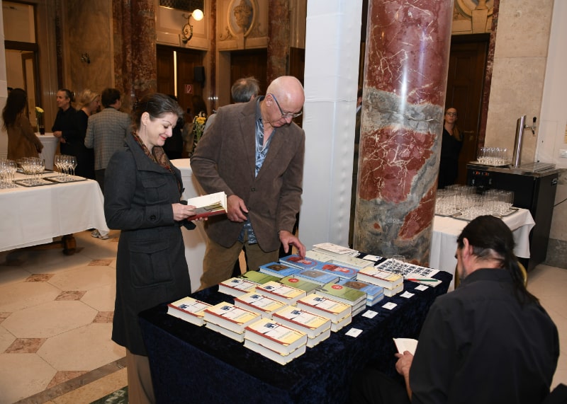 Büchertisch der Buchhandlung Erlkönig (Copyright: Markus Prantl)