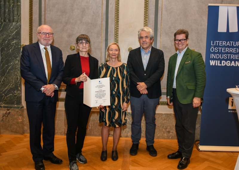 Die Jury – Prof. Holzner, Barbara Neuwirth und Manfred Müller – mit der Preisträgerin und Christoph Neumayer (Copyright: Markus Prantl)